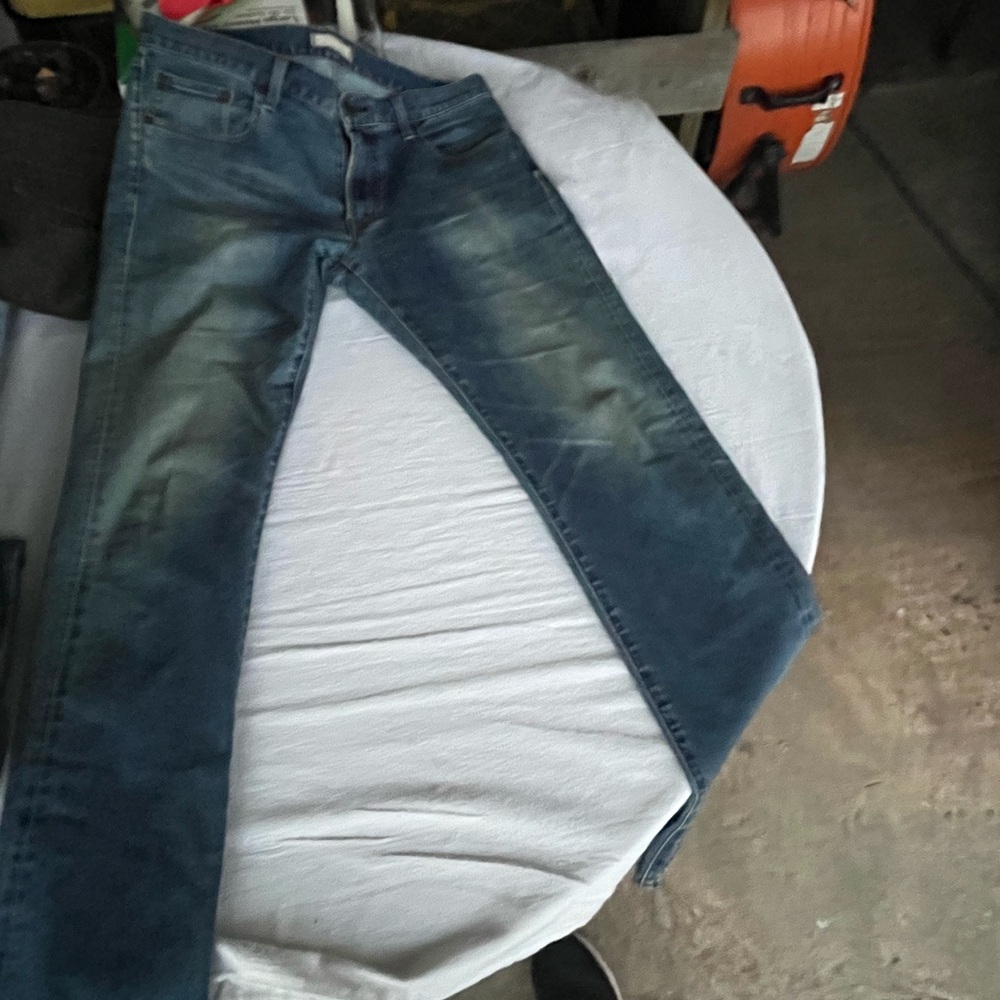 Uniqlo Blue Straight Jeans Classic Denim Style